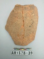 藏品(褐色夾砂陶片)的圖片